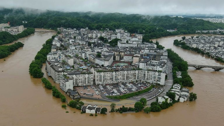 PM sympathizes with Chinese people over flood-caused evacuations