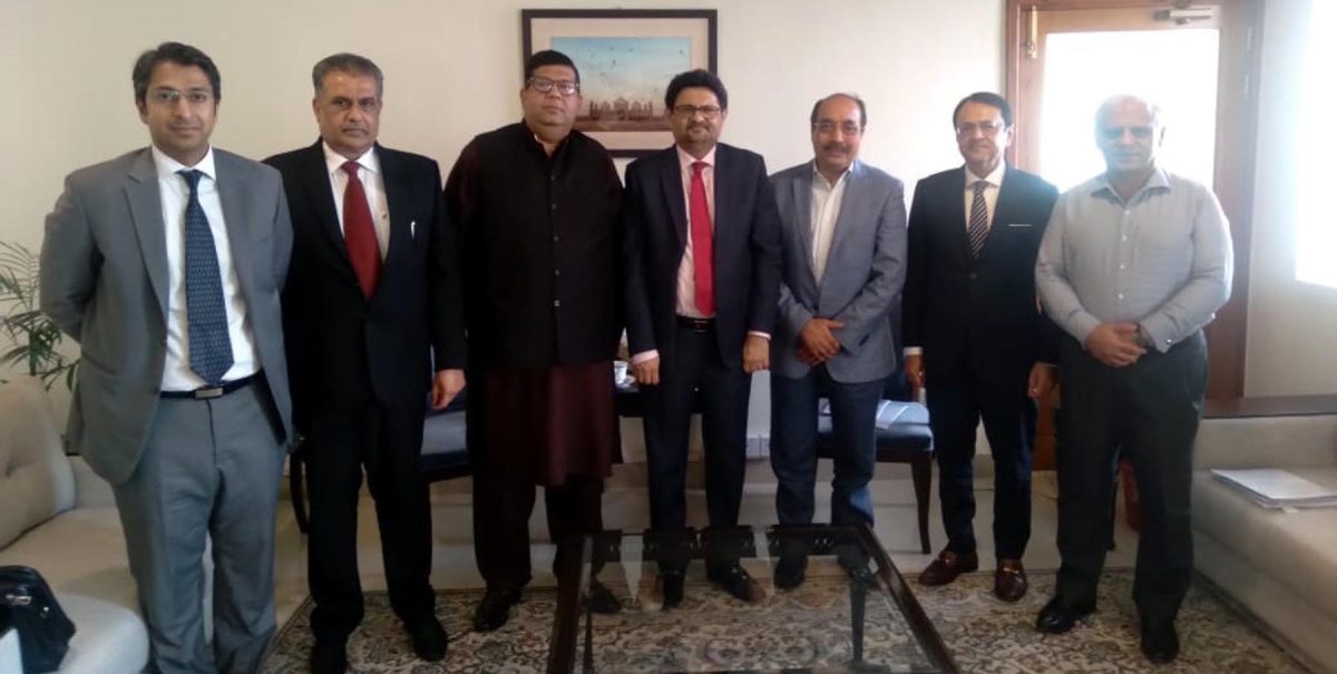 Govt to resolve issues of garment sector: Miftah
