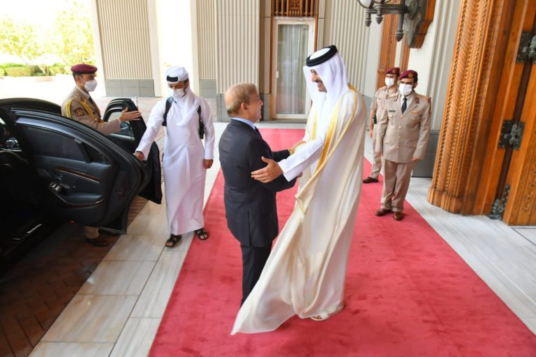 PM accorded a warm welcome at Qatar’s Diwan-e-Amiri