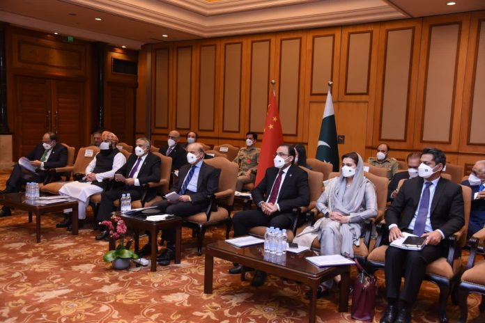 Leading Chinese companies accept PM’s offer to invest in Pakistan’s solar, infrastructure projects