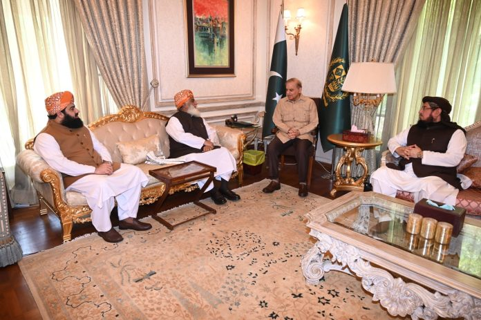 PM, Fazlur Rehman discuss upcoming budget, political situation