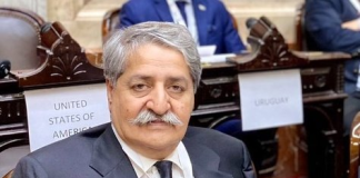 Commerce Minister leaves for London to attend Commonwealth Conference