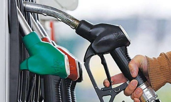 Govt slashes petrol prices by Rs8 to Rs.262 per liter