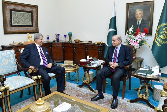 Commerce minister, MNAs call on PM; discuss political situation