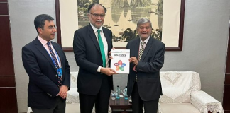 Ahsan Iqbal meets Bangladeshi Counterpart in Beijing
