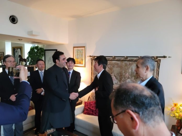 Bilawal holds meetings with Pakistani diaspora, company executives in Tokyo