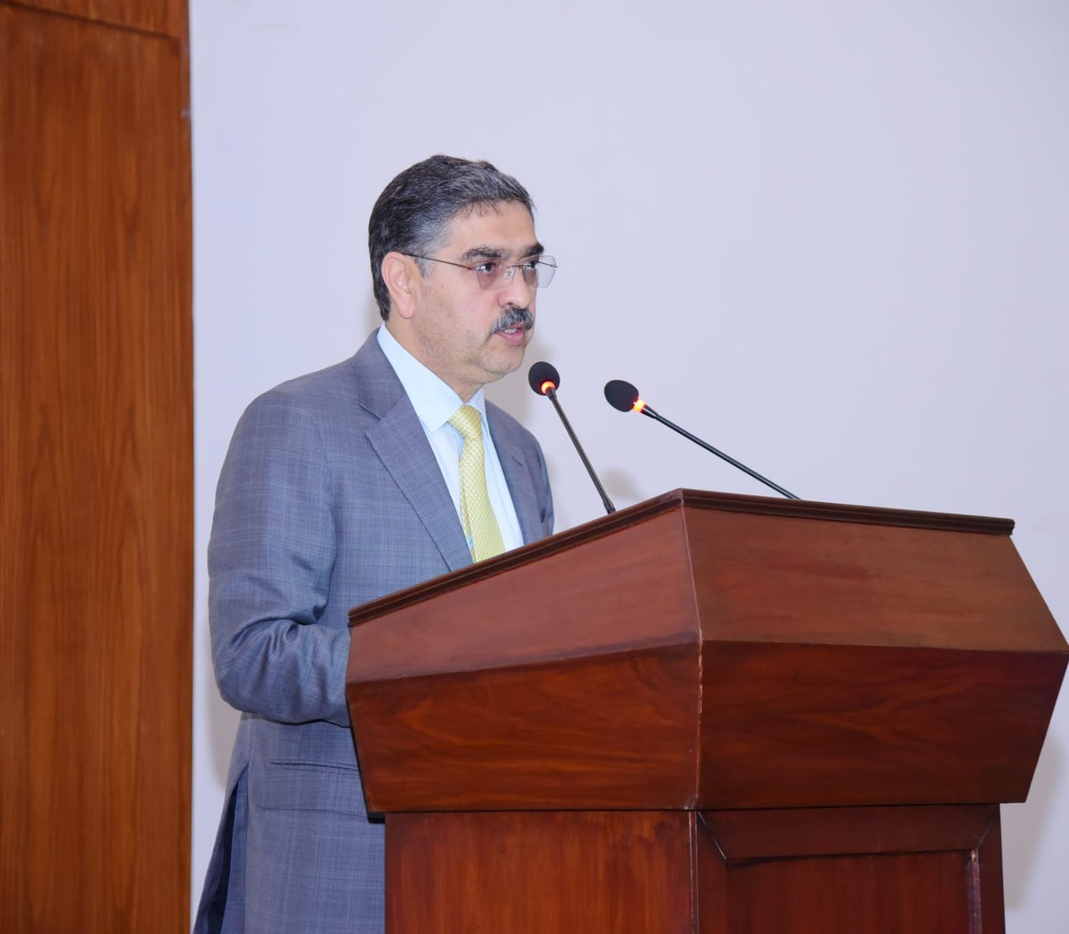 PM directs maximum facilitation of overseas Pakistanis at airports