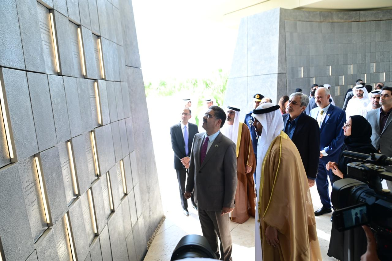 PM pays tribute to UAE’s national heroes at Wahat Al Karama monument