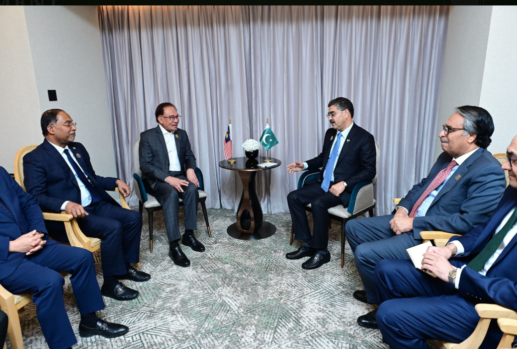 PM Kakar meets Malaysian PM; condemns Israeli aggression