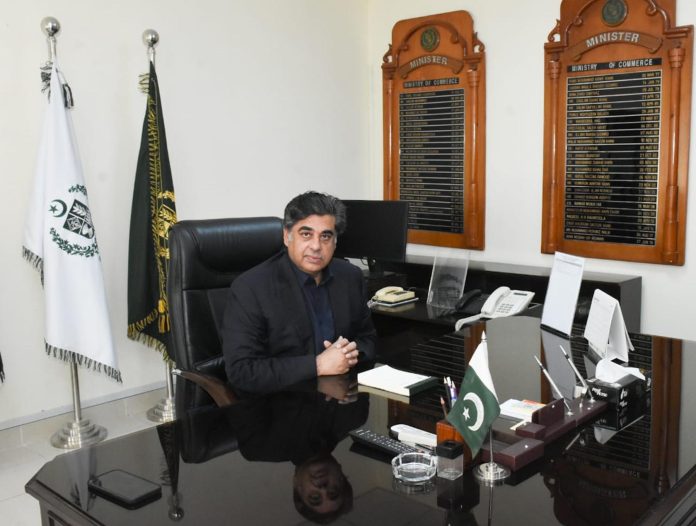 Commerce minister leaves for China along with high-profile trade delegation