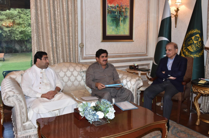 PM, assembly members discuss political situation