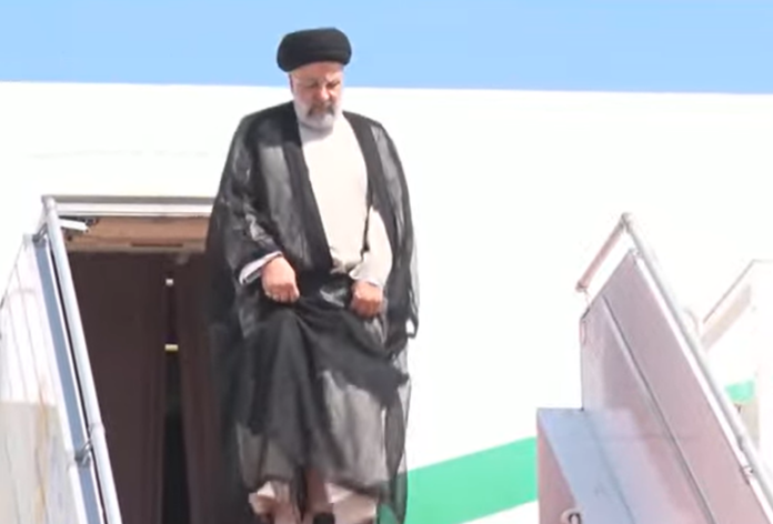 Iran’s President Raisi arrives to red carpet welcome in Islamabad on three-day visit Iran’s President Raisi arrives to red carpet welcome in Islamabad on three-day visit