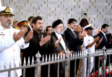 President Raisi pays respects at Quaid’s mausoleum