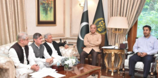 PM orders developing mobile phone App for fair wheat procurement; censures delay