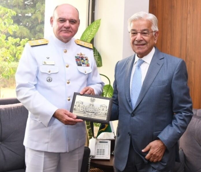 Brazilian Naval Chief calls on Defence Minister Brazilian Naval Chief calls on Defence Minister