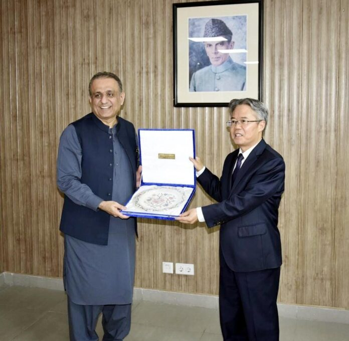 Aleem invites Chinese companies to invest in different sectors of economy