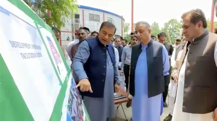 Aleem Khan visits under construction business facilitation center