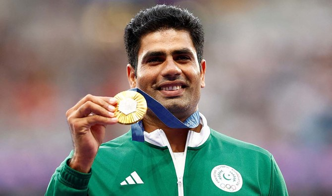 Arshad Nadeem receives his gold in javelin throw medal ceremony
