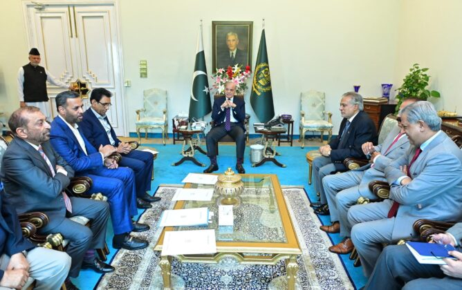 MQM delegation meets PM; lauds pro-business, export growth policies MQM delegation meets PM; lauds pro-business, export growth policies