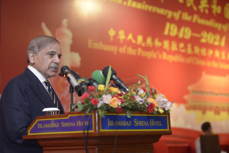 Pakistani Prime Minister Shahbaz Sharif delivered a speech at the National Day reception celebrating the 75th anniversary of the founding of the People's Republic of China in Islamabad, the capital of Pakistan.