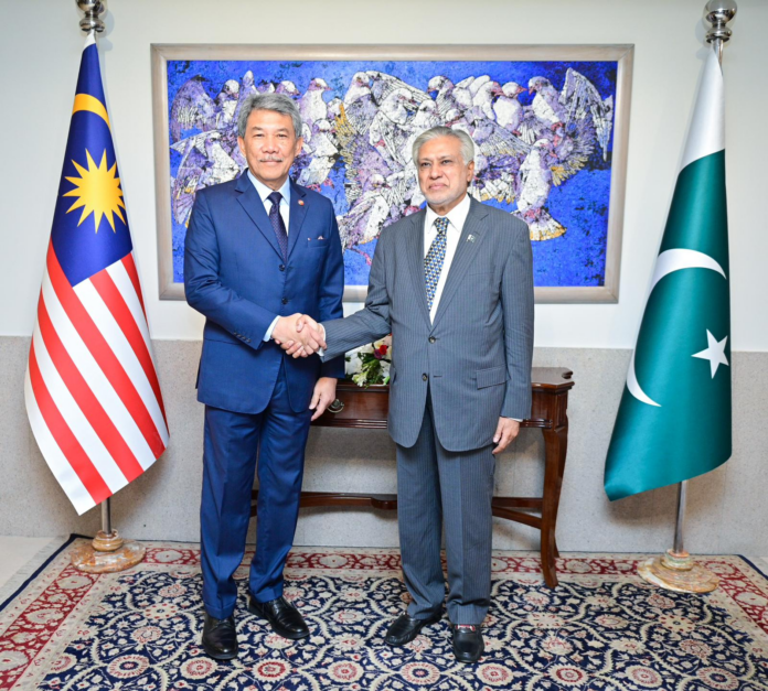 DPM/FM Dar, Malaysian counterpart discuss bilateral cooperation between two countries