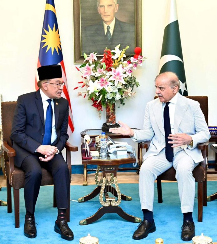 Pakistan, Malaysia leaders agree to deepen trade, investment cooperation; reiterate stance on Gaza, Kashmir