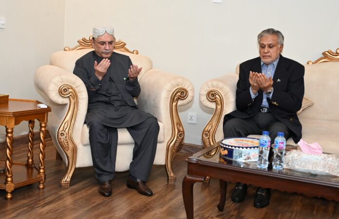 President Zardari expresses condolence with DPM Dar