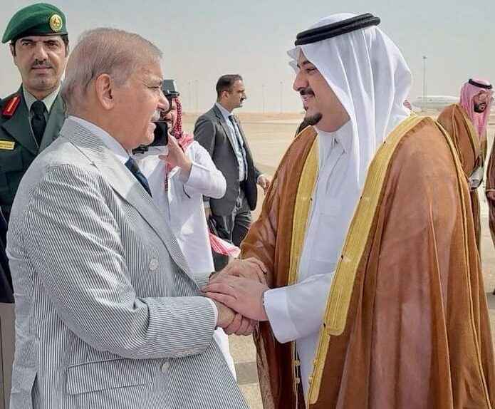 PM Shehbaz winds up Saudi visit; leaves for Doha