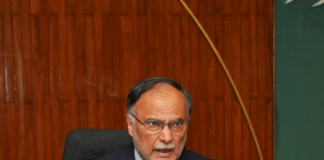 巴通社伊斯兰堡1 月 8 日电 规划部长 Ahsan Iqbal 教授周三指示有关部门准备营销模板和方案，展示瓜达尔深水港具有成本效益的贸易路线和对国际企业的潜在激励措施。部长强调了瓜达尔港作为巴基斯坦最宝贵资产之一的战略意义。 他强调，瓜达尔港是通往土库曼斯坦、塔吉克斯坦和吉尔吉斯斯坦等海湾和中亚国家的最短贸易路线，具有成为主要区域转运枢纽的巨大潜力。部长指出，瓜达尔港缺乏商业分析和全面的运营计划，呼吁立即努力释放其潜力。 部长敦促俾路支省矿业部制定出口成品白色大理石而不是原材料的提案，强调增值对提高巴基斯坦矿产出口的重要性。