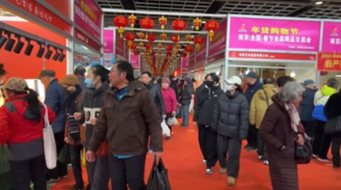 image Pakistani merchants explore Chinese Spring Festival vitality
