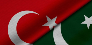 President Zardari meets Tayyip Erdogan in Istanbul en route to Portugal