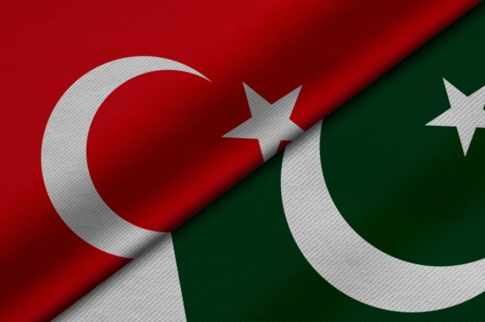President Zardari meets Tayyip Erdogan in Istanbul en route to Portugal