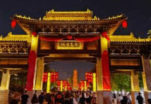 中国各地：五一假期游客告别都市喧嚣 涌向县城寻幽探胜