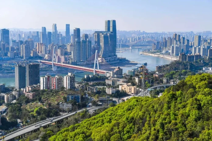 image 华为将在 2025 年上海世界移动通信大会上重点展示 AI 与 5G 融合 巴通社伊斯兰堡6月16日电 即将于6月18日至20日举行的2025年上海世界移动通信大会 (MWC) 将重点关注如何通过人工智能 (AI) 与 5G-A 技术的融合,加速产业智能化转型。 今年世界移动大会的核心目标是探索人工智能如何释放商业价值、驱动创新,并助力企业迈向更智能、更互联的未来。 华为将携手电信运营商和行业合作伙伴,展示前沿技术,重点展示人工智能与 5G-A 技术的融合。 这些演示将展示如何赋能新的商业模式、提升盈利能力,并支持各行各业的全面数字化转型