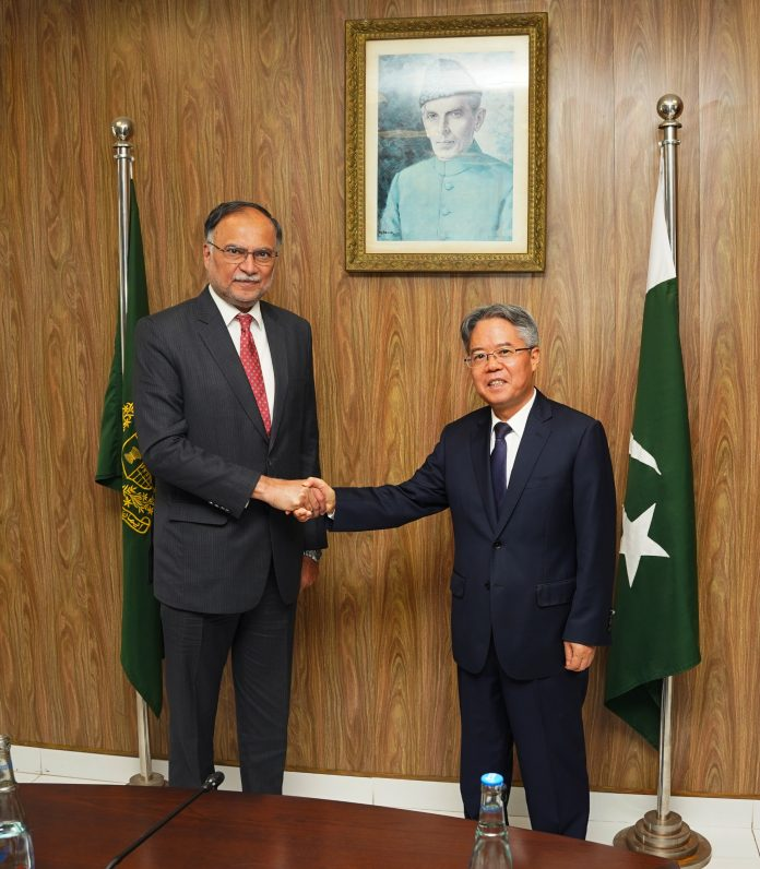 image Planning minister, Chinese envoy discuss strategic cooperation ahead of key JCC meeting