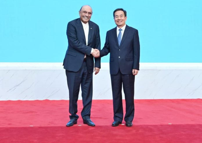 President Zardari meets Communist Party Secretary of Xinjiang