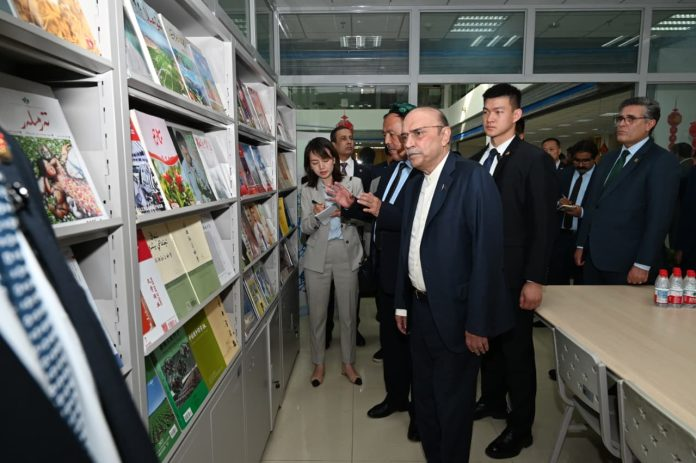President Zardari visits Xinjiang Islamic Institute in Ürümqi, appreciates services for Muslims