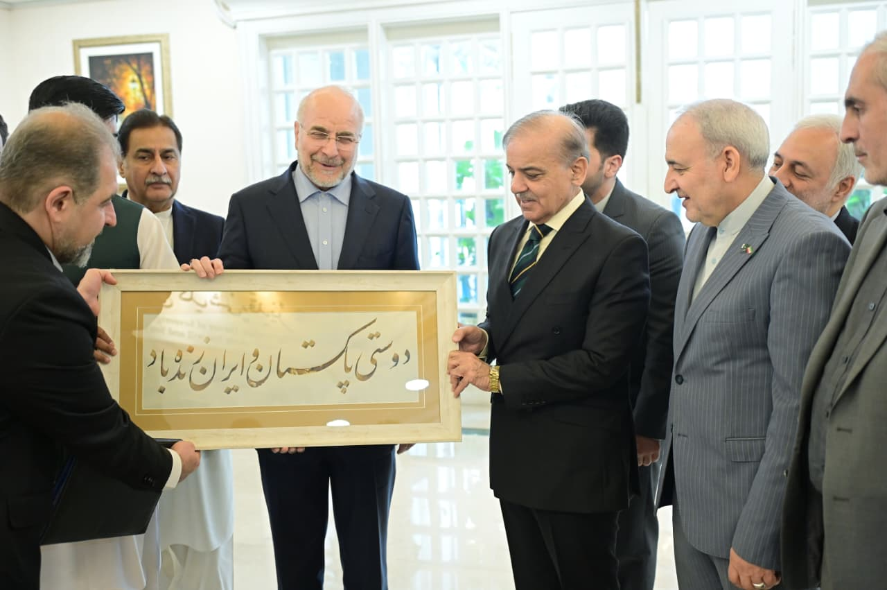 Pakistan keen to foster economic, trade cooperation with Iran: PM