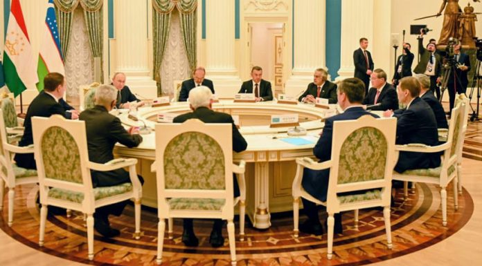 DPM Dar calls on President Putin among other heads of govt delegations at SCO moot