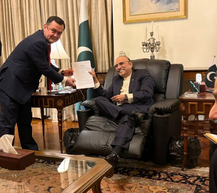 President Zardari welcomes Uzbek president’s invitation, emphasises stronger ties