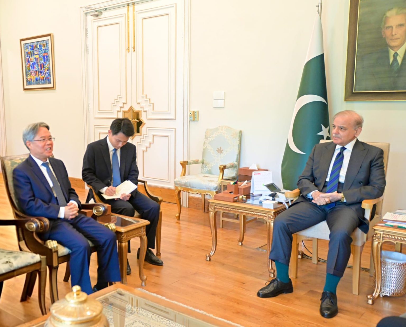 PM Shehbaz meets Chinese Ambassador, discuss regional situation & Pakistan’s peace efforts