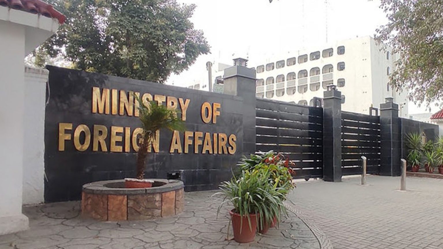 Pakistan grants visa-free travel to delegates, journalists from participating countries: FO