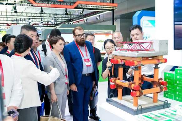 巴基斯坦代表团在长沙世博会上探讨绿色建筑合作事宜