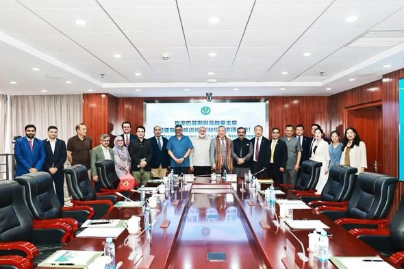 Pakistani university heads hold wide-ranging cooperation talks with China Association of Higher Education