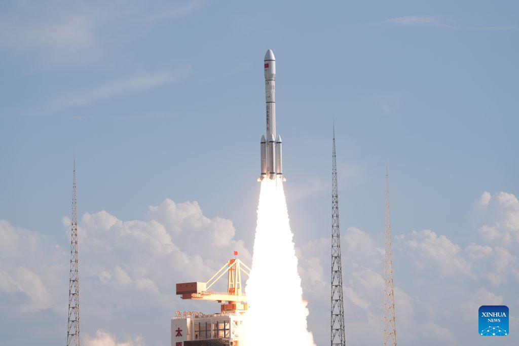 China launches new satellite group for commercial constellation